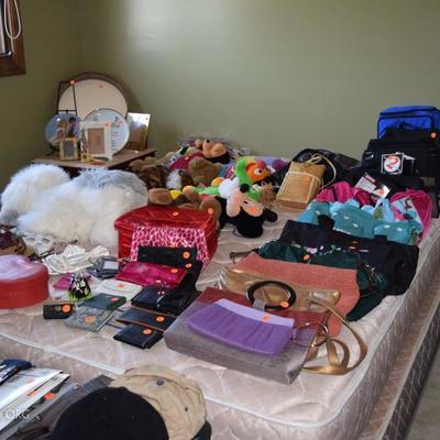 purses and accessories 