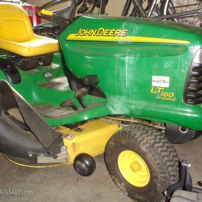 John Deere Lawn tractor
