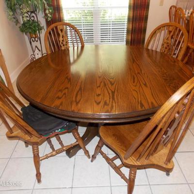 Oak round table and chairs