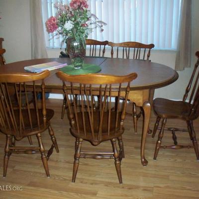 Vintage L. Hitchcock Dining Table with 6 chairs and 2 leaf