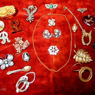 Vintage Women's Costume Jewelry