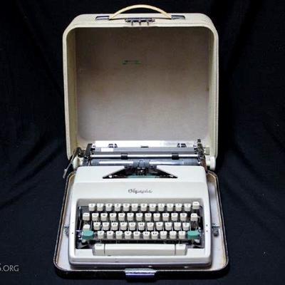 Olympia De Luxe Typewriter