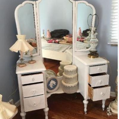 Sweet vintage dresser with chair $99 -

Sorry, I'm SOLD!  Don't worry~ I will find more similar style vanities soon