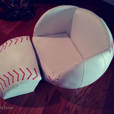 kid's baseball chair and sport table
:) so special