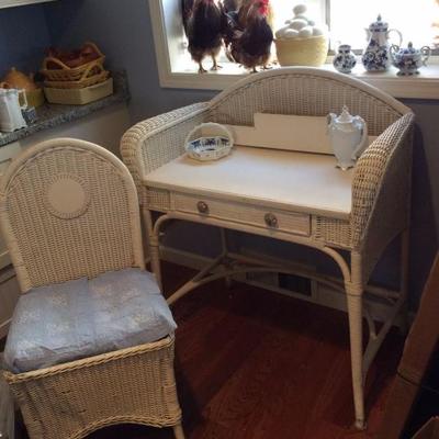 antique wicker desk & chair $90

Sorry, I've sold...more wicker treasures coming
