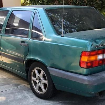 Attention Mechanics! 1994 Volvo 850 Turbo (SOLD AS IS) Car starts, breaks need repair, and car has been registered as non-operational so...