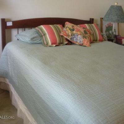 queen bed with bedding