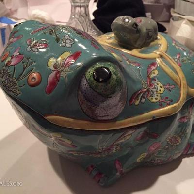 Vintage collectable 2 pc Chinese porcelain frog (bottom with lid) - approx  24in W x 20 in H at highest point)
