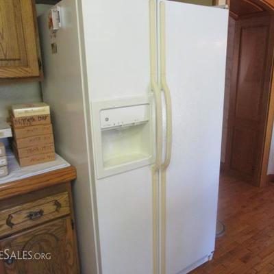 GE side-by-side refrigerator, working condition
