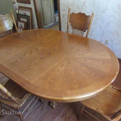 Vintage solid oak dining table with 4 farmer's style chairs