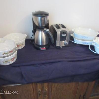 Vintage kitchenware with corning ware and pyro form cooking and serving pieces 