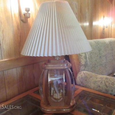 Vintage etched glass with oak base and top lamp, in working condition