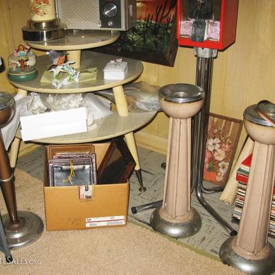Gabriel gun ball machine, deco floor standing ashtrays, MCM round table and more