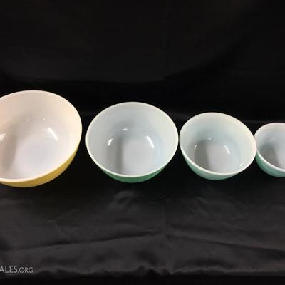 Pyrex bowls