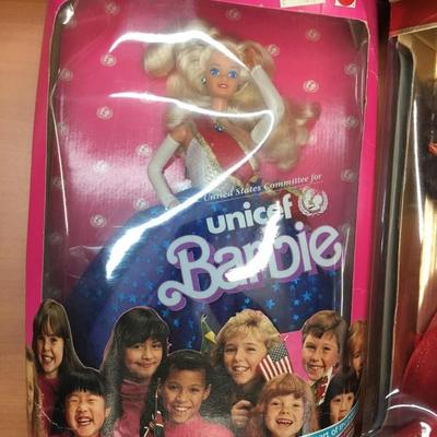 Barbies and Snow White set