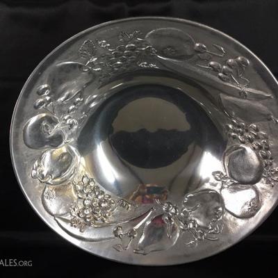 Wilton pewter garden vegetable 16" salad serving bowl