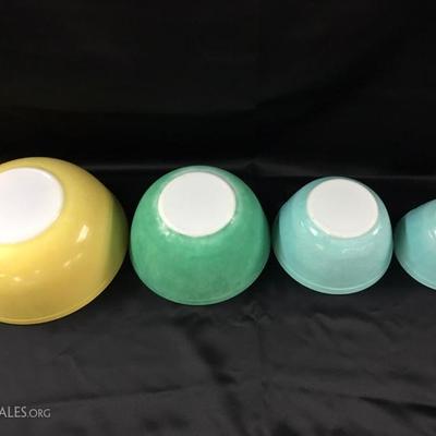 Pyrex bowls