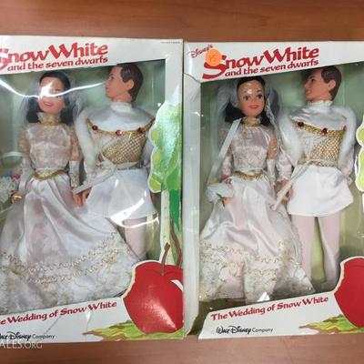 Barbies and Snow White set