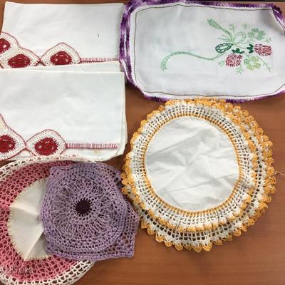 Doilies and napkins