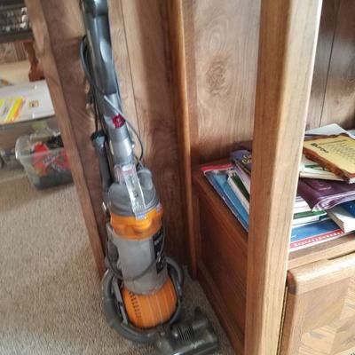 Dyson vacuum with manual
