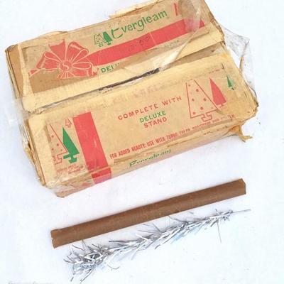 Vtg Aluminum Tapered Christmas Tree with the box