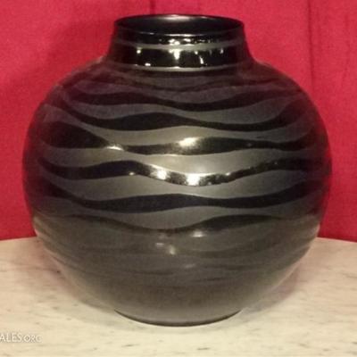 LARGE BLACK ART GLASS VASE WITH SERPENTINE STRIPES, VERY GOOD CONDITION, 12