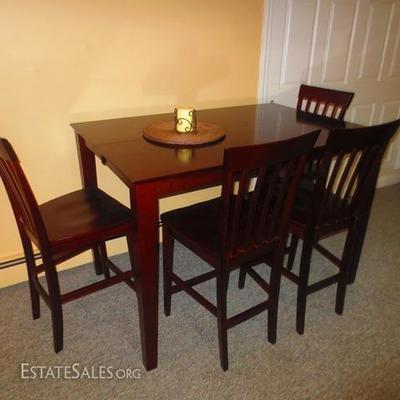 DINING/KITCHEN TABLE AND SEATING