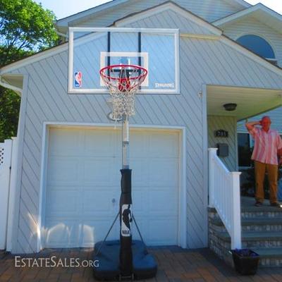 SPALDING BASKETBALL HOOP WITH STAND