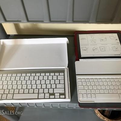 Apple keyboard, Logitech keyboard, I Pods