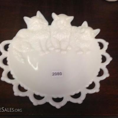 Milk Glass Kitten Plate