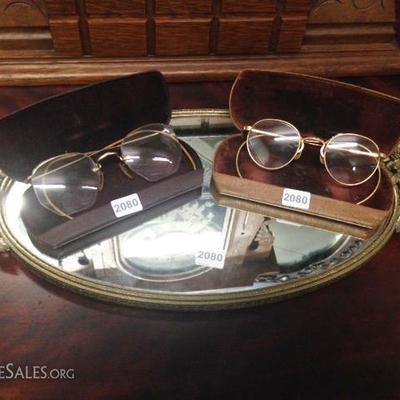 Spectacles and Mirrored Tray