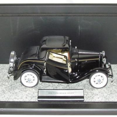 1932 Ford Deuce Coupe in Black & Clear Display Case  