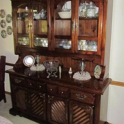 Thomasville Manor Collection Pine Buffet/China Hutch (68.5