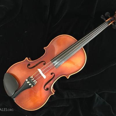Stradivarius Style Violin ca. 1965
By E.R. Pfretschner   250.00
(comes w/bow & newer case)