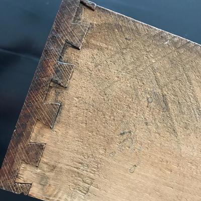 Hutch Dovetail & Sawmark Detail