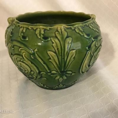 Green Art Pottery Cache Pot  18.00
7.5