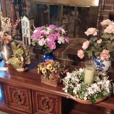 Floral arrangements. Coffee table.
