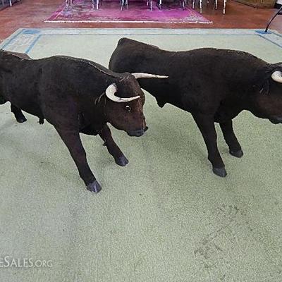 Pr. Vintage Stuffed Bulls 3'5
