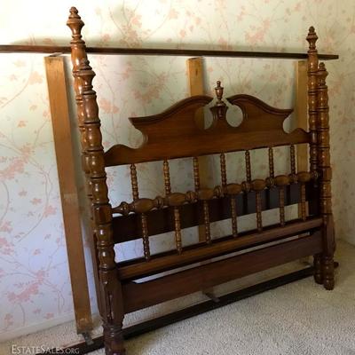 Davis Cabinet Company Lillian Russell Collection Solid Walnut Chest Of Drawers & 4 Poster Pediment Full Bed