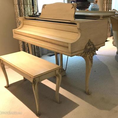 Stunning W. W. KIMBALL Baby Grand Piano