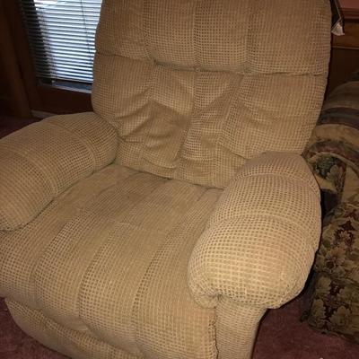 LARGE RECLINER