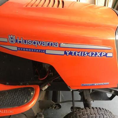 Husqvarna Hydrostatic drive Lawn tractor  yth1542x 