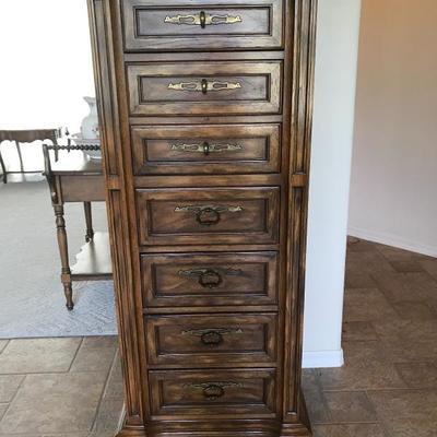 Drexel Heritage Lingerie Dresser with Jewelry Drawer   57.5 x 24.5 x 17 d ( Beautiful condition) 