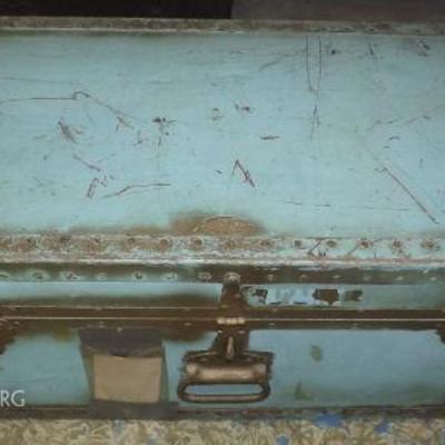 FVM050 Light Blue Wooden Army Trunk with Mystery Items
