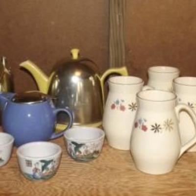FVM079 Teapots, Teacups and Sake Sets
