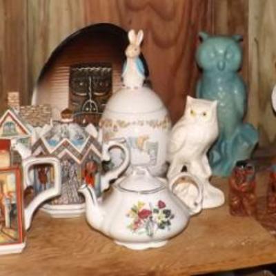 FVM090 Vintage Ceramic Teapots, Figurines and More!
