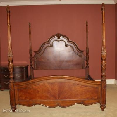 King size poster bed
