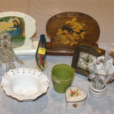 Box lot of miscellaneous items
