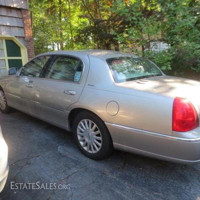 2003 LINCOLN TOWN CAR FOUR DOOR CAR FOR SALE