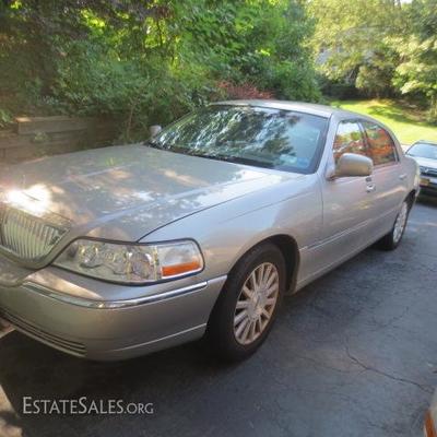 2003 LINCOLN TOWN CAR FOUR DOOR CAR FOR SALE